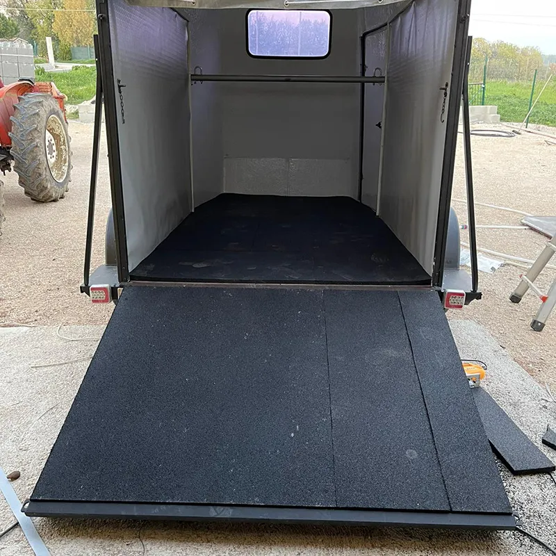 Area cavalli con gomma antiscivolo